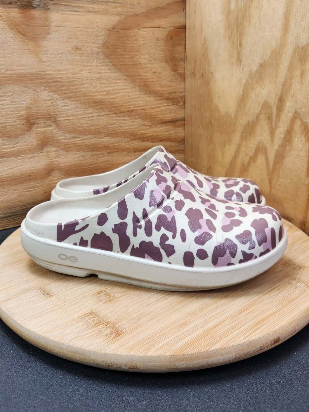Oofos OOcloog Leapard Cheetah Print Clogs Womens Size 7